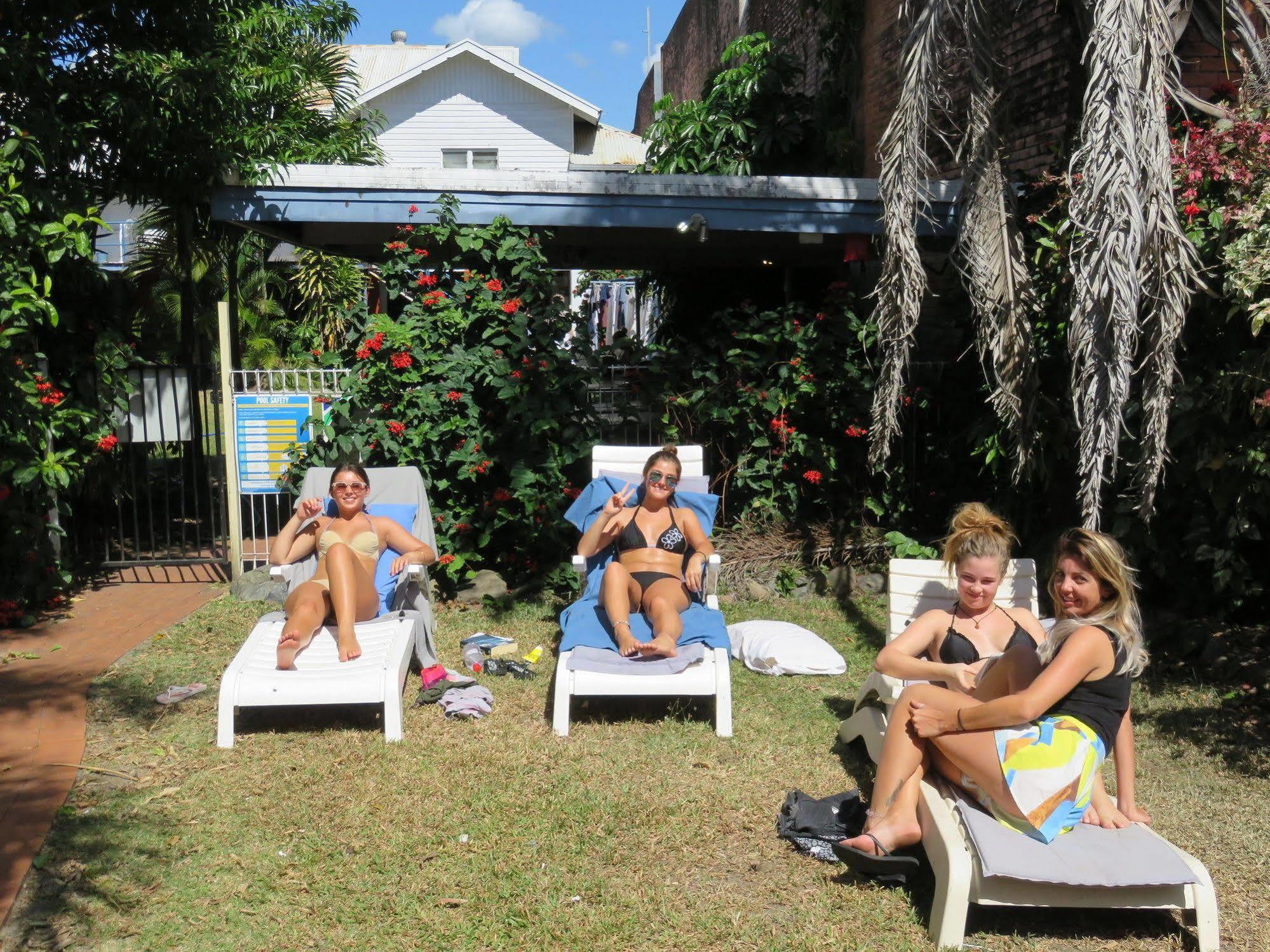 Хостел Reef Backpackers Кэрнс Экстерьер фото
